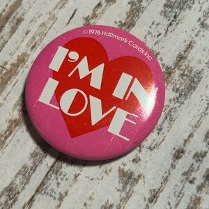 Vintage 1976 Hallmark Cards I'm In Love button pin #valentinesday